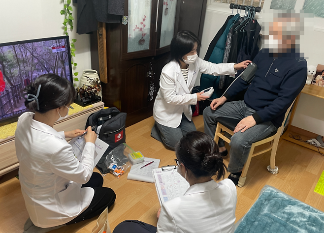 동대문구 방문건강서비스 모습. 동대문구 제공.