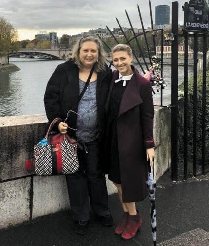 파이퍼 길레스(오른쪽)와 그의 어머니 보니. 12일 처음으로 올림픽 메달을 딴 길레스는 “엄마가 내 곁에 함께 있다고 느꼈다”고 했다./X