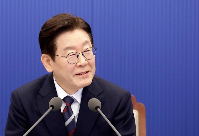 이재명 대통령이 19일 청와대에서 열린 수석보좌관회의에서 발언을 하고 있다./뉴스1