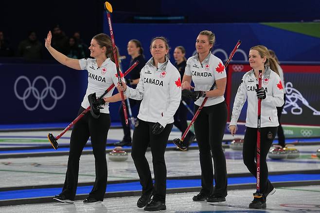 캐나다 여자 컬링 팀. AP=연합뉴스
