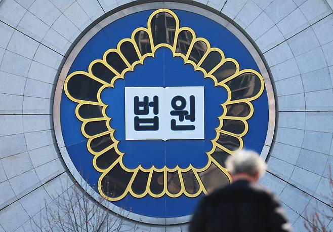 12·3 비상계엄과 관련한 윤석열 전 대통령의 내란 우두머리 혐의 사건 1심 선고를 하루 앞둔 18일 서울 서초구 서울중앙지방법원에 정적이 감돌고 있다. 뉴스1