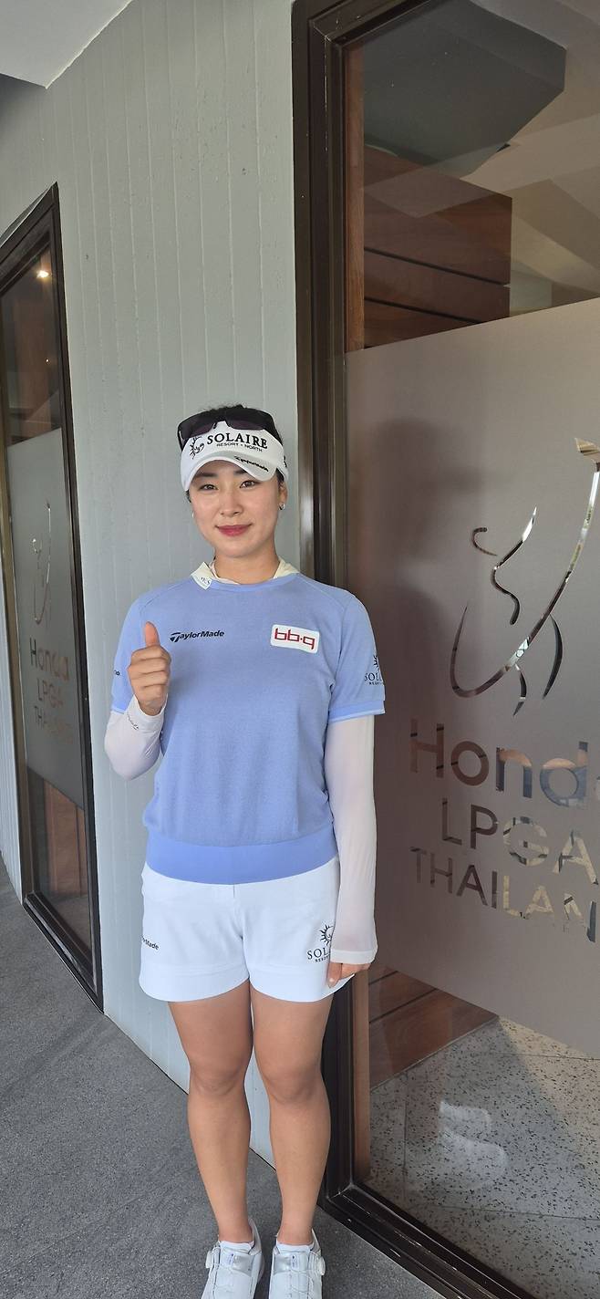 19일 태국 파타야 시암 올드코스에서 열린 LPGA투어 혼다 LPGA타일랜드 1라운드에서 5언더파를 기록한 윤이나가 선전을 다짐하며 포즈를 취하고 있다. 정대균기자