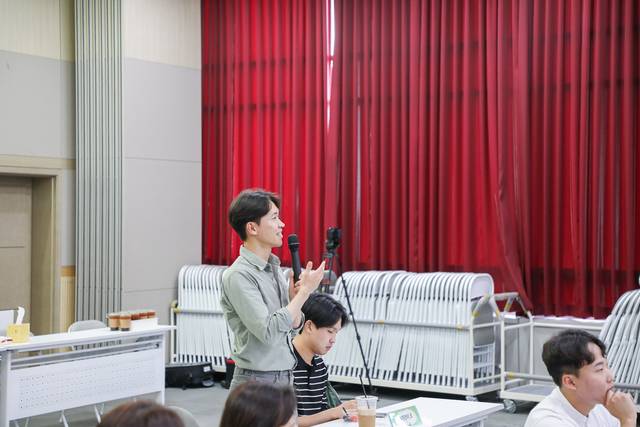 자립청년활동가로서 그 사업에서 받은 긍정 에너지를 후배들에게 전하기 위해 애쓴다.