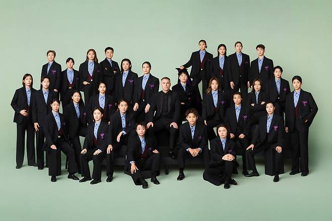 프라다가 제작한 중국 여자 축구 국가대표팀 유니폼 [프라다]