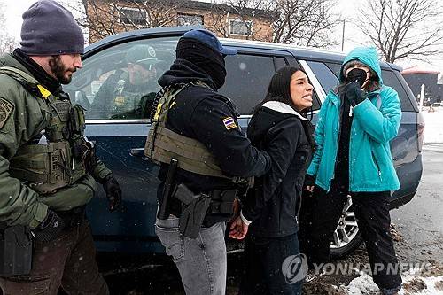 이민세관단속국(ICE) 단속 [AFP=연합뉴스 제공]