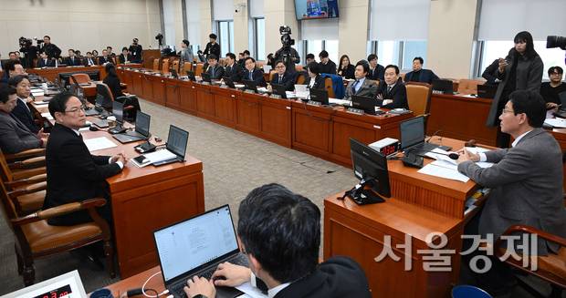 12일 서울 여의도 국회에서 대미투자특별법 처리를 위한 특별위원회 1차 회의가 열리고 있다. 김상훈 특위 위원장은 관련 부처·기관 업무보고 및 현안질의에 앞서 회의를 비공개로 전환했다. 오승현 기자