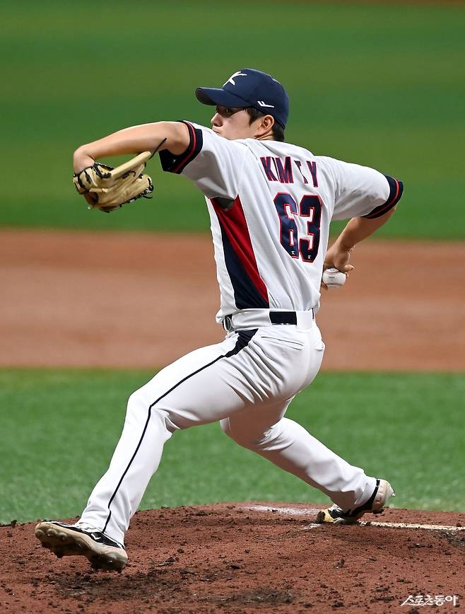 두산 김택연(사진)은 19일 오른쪽 종아리 부상으로 이탈한 라일리 오브라이언의 대체 선수로 WBC 대표팀에 합류했다. 스포츠동아DB