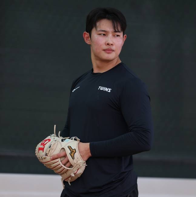 김영우가 최근 미국 애리조나주 스코츠데일에서 열린 2026 LG 스프링캠프에서 투구하고 있다. /사진=LG 트윈스 제공