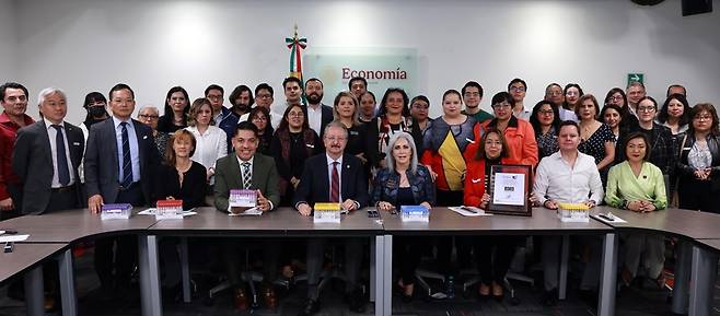 한국 기업 멕시코 법인 생산 의료용품 '멕시코산' 인증 부여식 [에이비메디컬 제공. 재판매 및 DB 금지]