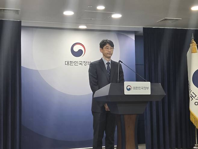 김경만 과기부 인공지능정책실장이 20일 정부서울청사에서 브리핑을 진행하고 있다./사진=비즈워치