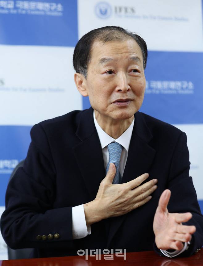 [이데일리 노진환 기자] 안호영 경남대학교 석좌교수가 13일 서울 종로구 삼청동에서 이데일리와 인터뷰를 하고 있다.