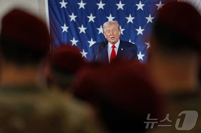 포트 브래그 기지에서 연설하는 트럼프 대통령. 2026.02.13 ⓒ 로이터=뉴스1
