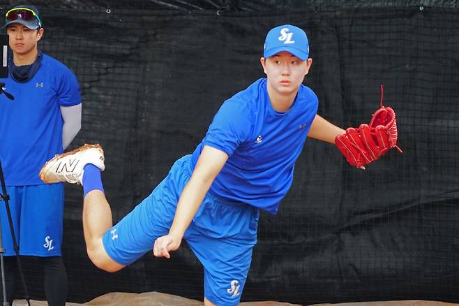 삼성 장찬희가 2일 2026 괌 스프링캠프에서 불펜피칭을 하고 있다. 사진 | 삼성 라이온즈