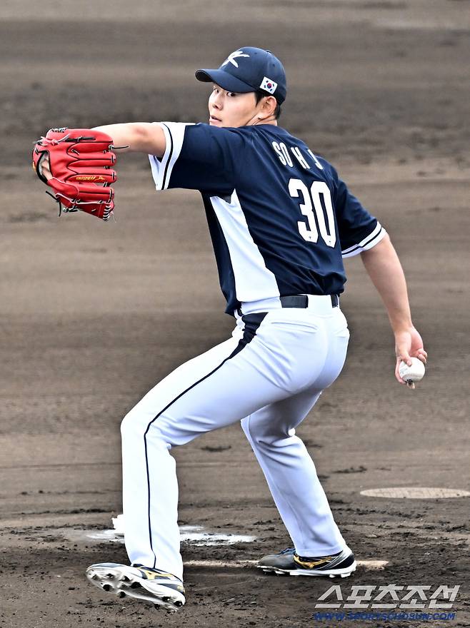 20일 일본 오키나와 온나손 아카마 구장에서 열린 대한민국 야구 대표팀과 삼성 라이온즈의 평가전, 최형우가 훈련을 하고 있다. 오키나와(일본)=박재만 기자 pjm@sportschosun.com./2026.02.20/