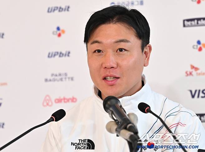 20일 이탈리아 밀라노 코리아하우스에서 IOC 선수위원으로 당선된 원윤종 기자회견이 열렸다. 기자들 질문에 답하는 원윤종 위원. 밀라노(이탈리아)=송정헌 기자songs@sportschosun.com/2026.02.20/