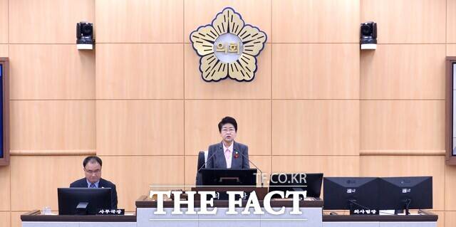 백인숙 의장이 여수시의회 정례회 개회식에서 개회사를 하고 있다. /여수시의회