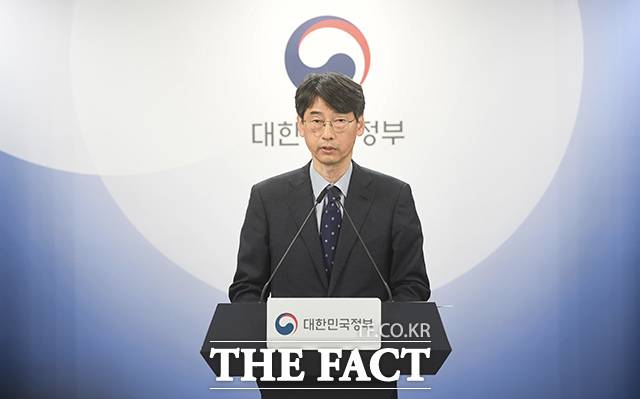 김경만 과학기술정보통신부 인공지능정책실장이 20일 오후 서울 종로구 정부서울청사에서 독자 AI 파운데이션 모델 프로젝트 1개 정예팀 추가 선정 결과를 발표하고 있다. /박상민 인턴기자