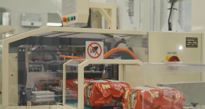 불닭 볶음면 생산라인 (SBS 뉴스)