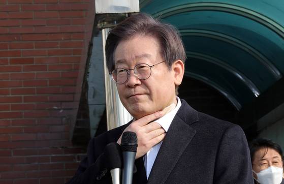 2024년 1월 10일 오전 이재명 대통령(당시 더불어민주당 대표)이 서울대병원에서 퇴원하면서 입장을 밝히고 있다. 중앙포토