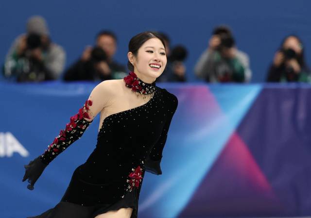 ▲ 19일(현지시간) 이탈리아 밀라노 아이스스케이팅 아레나에서 열린 2026 밀라노-코르티나담페초 동계올림픽 여자 싱글 프리 스케이팅에 출전한 이해인이 클린 연기를 마친 뒤 환하게 웃고 있다. 연합뉴스