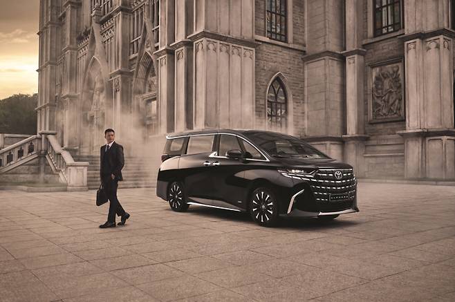 토요타가 지난 2023년 7월에 출시한 알파드의 외관. 토요타코리아