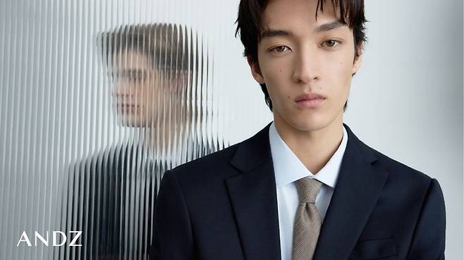 [서울=뉴시스] 신성통상의 남성복 브랜드 앤드지(ANDZ)가 2026년 SS(봄·여름) 시즌을 맞아 '더 듀얼 엣지(THE DUAL EDGE)' 캠페인을 공개했다고 20일 밝혔다. *재판매 및 DB 금지