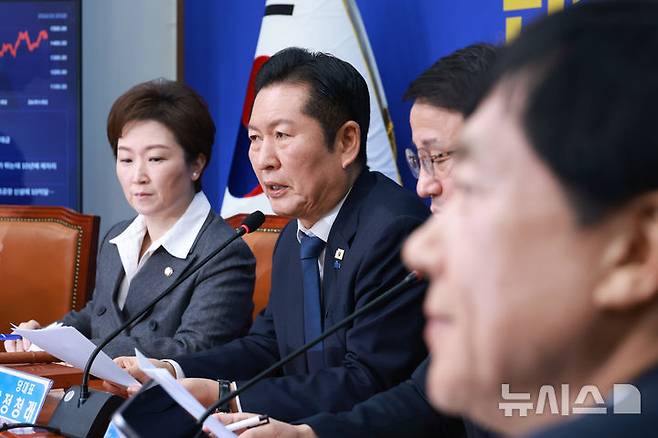 [서울=뉴시스] 고승민 기자 = 정청래 더불어민주당 대표가 20일 서울 여의도 국회에서 열린 최고위원회의에서 발언하고 있다. 2026.02.20. kkssmm99@newsis.com