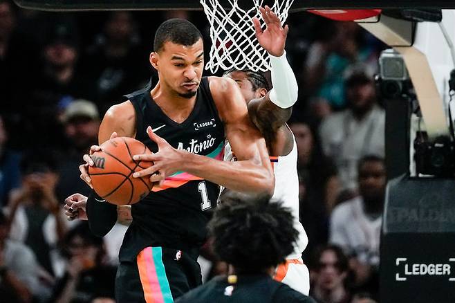 [오스틴=AP/뉴시스] 미국프로농구(NBA) 샌안토니오 스퍼스의 빅토르 웸반야마. 2026.02.19.