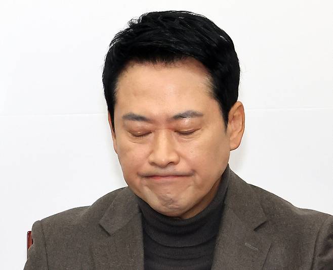 2월19일 장동혁 국민의힘 대표가 국회에서 열린 최고위원회의 도중 잠시 생각에 잠겨 있다. ⓒ연합뉴스