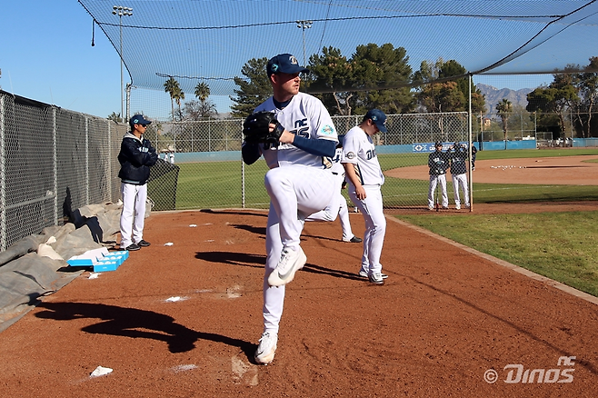 NC 라일리 톰슨이 미국 애리조나주 투손에서 투구훈련을 하고 있다. NC 다이노스 제공