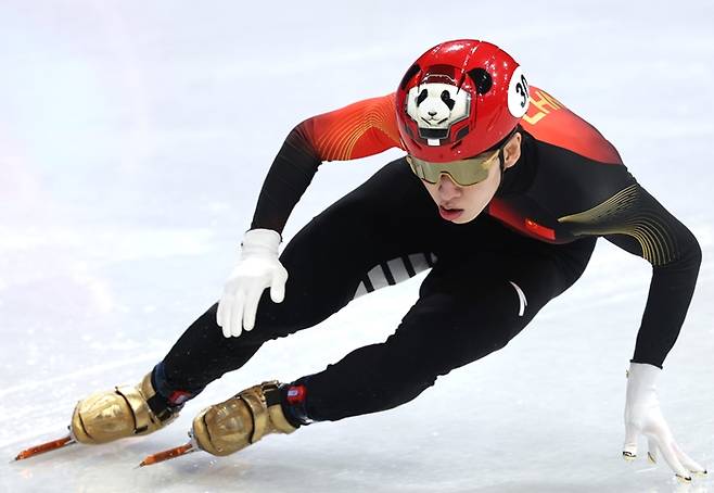 ▲ 이탈리아 밀라노 아이스스케이팅 아레나에서 열린 2026 밀라노ㆍ코르티나담페초 동계올림픽 쇼트트랙 남자 1000m 예선에서 중국 쇼트트랙 국가대표 린샤오쥔(한국명 임효준)이 역주하고 있다. ⓒ연합뉴스