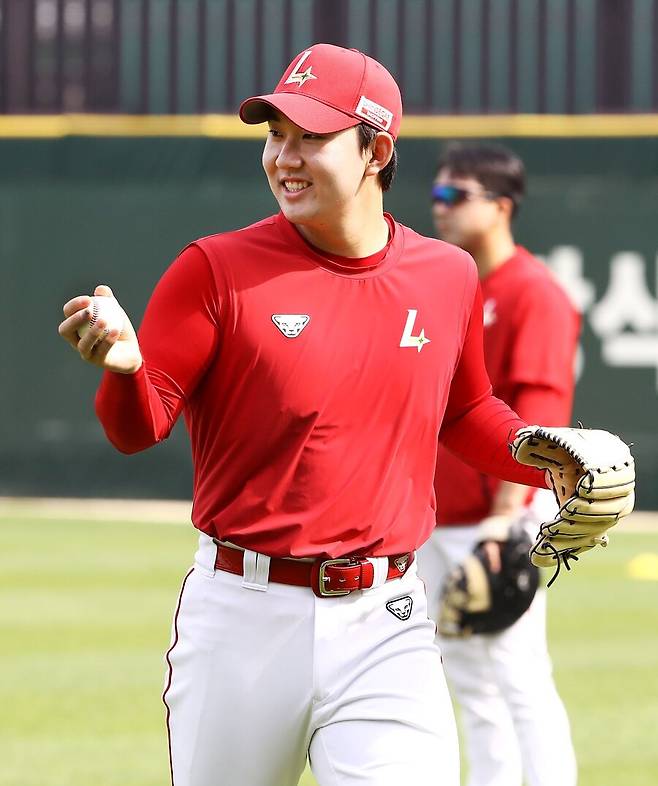 ▲ 4월 입대를 앞둔 송영진은 새로운 목표를 설정하고 다시 뛰기 시작했다 ⓒSSG랜더스