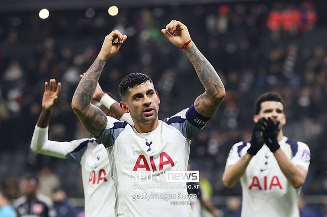 ▲ 로메로와 포스테코글루가 토트넘의 미흡한 지원을 두고 연일 비판을 가하고 있다. 로메로의 토트넘을 향한 저격을 들은 포스테코글루는 동조 의사를 밝혔다.