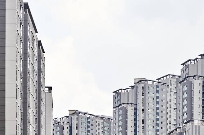 ‘2025 한국 부자 보고서’에 따르면 총자산 100억 원 이상 자산가는 포트폴리오 중 부동산 비중이 59.8%를 차지했다. GETTYIMAGES