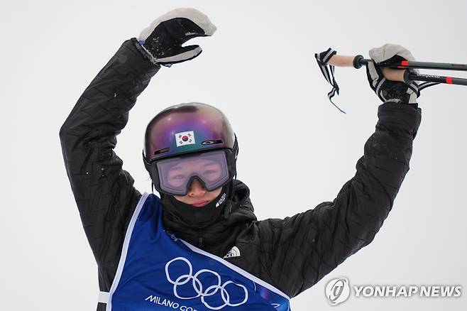 예선 연기 마치고 기뻐하는 이승훈 [AP=연합뉴스]