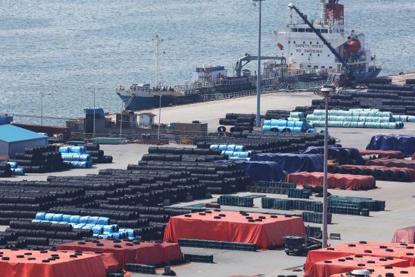 경기 평택항에 철강 제품이 쌓여 있는 모습.(연합뉴스)