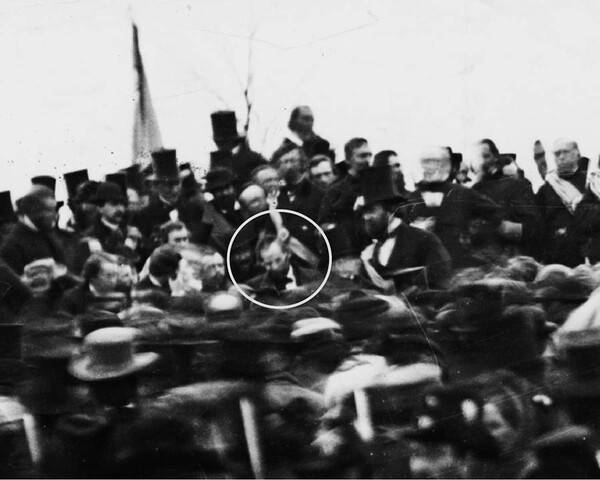 미국의 정체성을 "인민의, 인민에 의한, 인민을 위한 정부'로 규정한 에이브러햄 링컨. 이 연설을 한 게티즈버그에서 찍힌, 유일하게 남아있는 그의 모습이다. (The Abraham Lincoln Presidential Library and Museum)