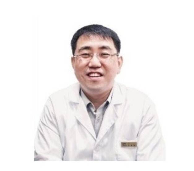 정수철 약사[국제학박사(의약품지적재산권 전공), 남수영구약사회 회장​​​​​​​, 대한면역약물학회 회장]｜출처: 정약국