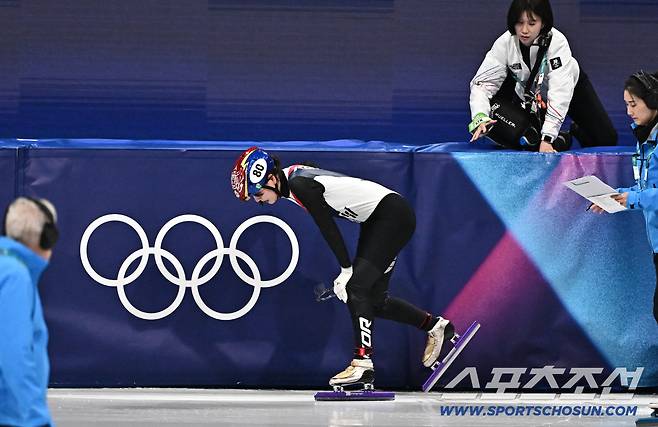 21일(한국시간) 이탈리아 밀라노 스피드스케이팅 아레나에서 열린 밀라노동계올림픽 쇼트트랙 여자 1500m 준결선. 레이스 도중 넘어진 노도희. 밀라노(이탈리아)=송정헌 기자songs@sportschosun.com/2026.02.21/