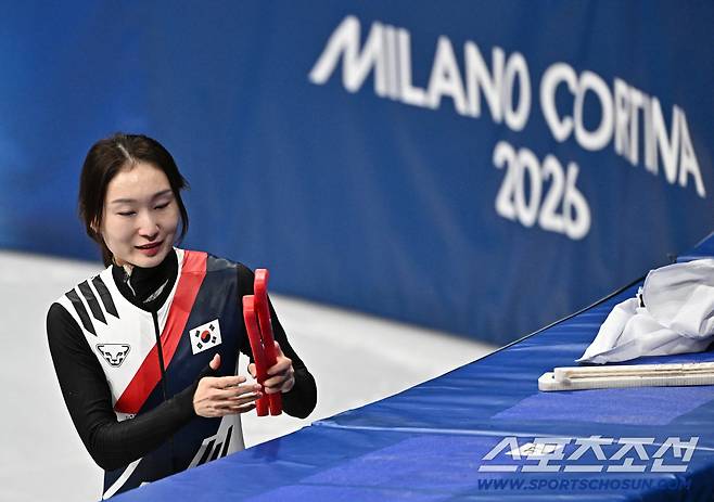 21일(한국시간) 이탈리아 밀라노 스피드스케이팅 아레나에서 열린 밀라노동계올림픽 쇼트트랙 여자 1500m 결승전. 밀라노올림픽 마지막 경기를 은메달로 마친 최민정. 밀라노(이탈리아)=송정헌 기자songs@sportschosun.com/2026.02.21/
