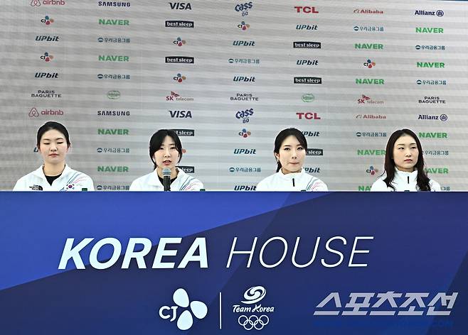 21일 이탈리아 밀라노 코리아하우스에서 쇼트트랙 메달리스트 기자회견이 열렸다. 기자들 질문에 답하고 있는 심석희, 이소연, 김길리, 최민정. 밀라노(이탈리아)=송정헌 기자songs@sportschosun.com/2026.02.21/