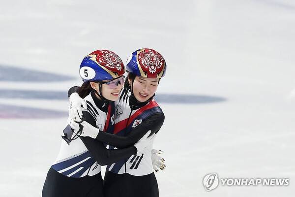 최민정(왼쪽)·김길리. ⓒ연합뉴스