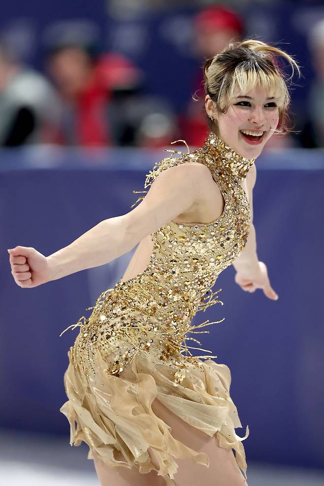 알리사 리우가 20일 피겨스케이팅 여자 싱글 프리 스케이팅에서 연기를 펼치고 있다. 2022 베이징 대회 이후 ‘번아웃’ 증상으로 한동안 빙판을 떠났던 리우는 성적 부담을 내려놓고 돌아온 이번 올림픽에서 2관왕에 등극했다./게티이미지코리아