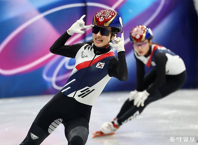 쇼트트랙 김길리가 20일(현지시간) 이탈리아 밀라노 아이스 스케이팅 아레나에서 열린 2026 밀라노·코르티나담페초 동계올림픽 쇼트트랙 여자 1500m 결승에서 금메달을 확보한 후 환호하고 있다 전영한 기자 scoopjyh@donga.com