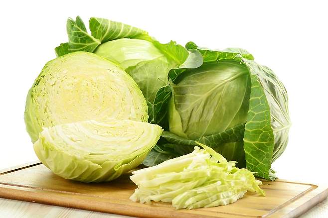 일부 채소는 생으로 섭취할 때 복부 팽만을 유발할 수 있어 주의가 필요하다./사진=클립아트코리아