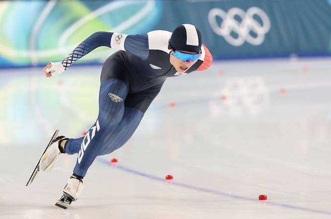 19일(현지시간) 이탈리아 밀라노 스피드스케이팅 스타디움에서 열린 2026 밀라노ㆍ코르티나담페초 동계올림픽 스피드스케이팅 남자 1500m에 출전한 정재원이 경기를 펼치고 있다. 연합뉴스