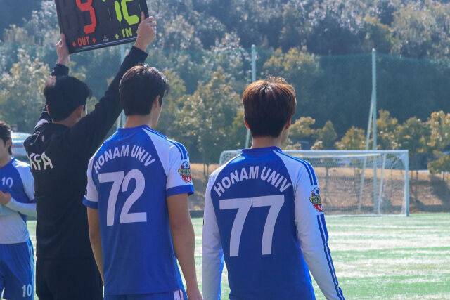 호남대학교 김예준(오른쪽)./한국대학축구연맹