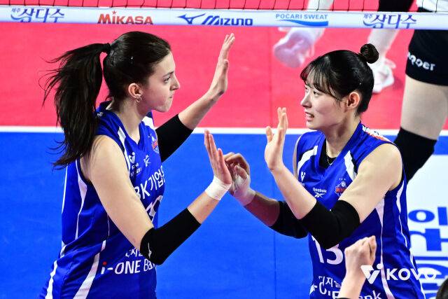 빅토리아와 최정민./KOVO