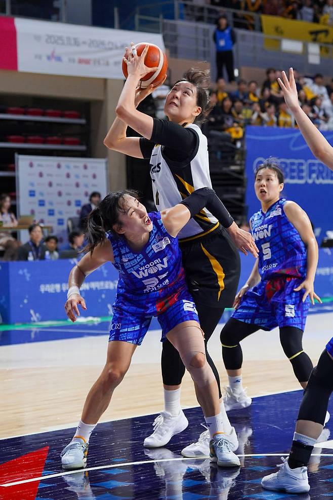 [서울=뉴시스] 여자프로농구 청주 KB국민은행의 박지수. (사진=WKBL 제공) 2026.02.21. photo@newsis.com *재판매 및 DB 금지