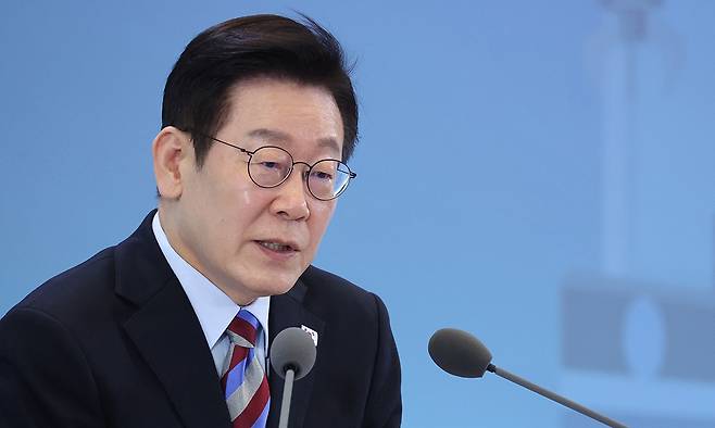 이재명 대통령이 2월 6일 창원 성산구 창원컨벤션센터에서 열린 '경남의 마음을 듣다' 타운홀미팅 간담회에서 발언하고 있다. 연합뉴스